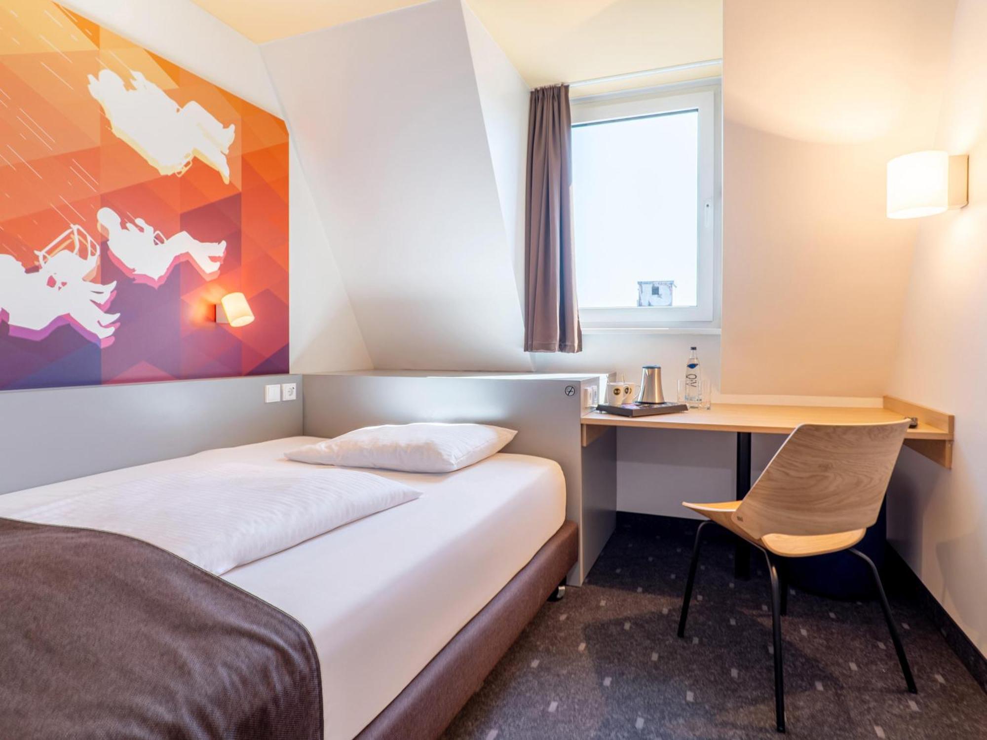B&B Hotel Stuttgart-Bad Cannstatt Екстериор снимка